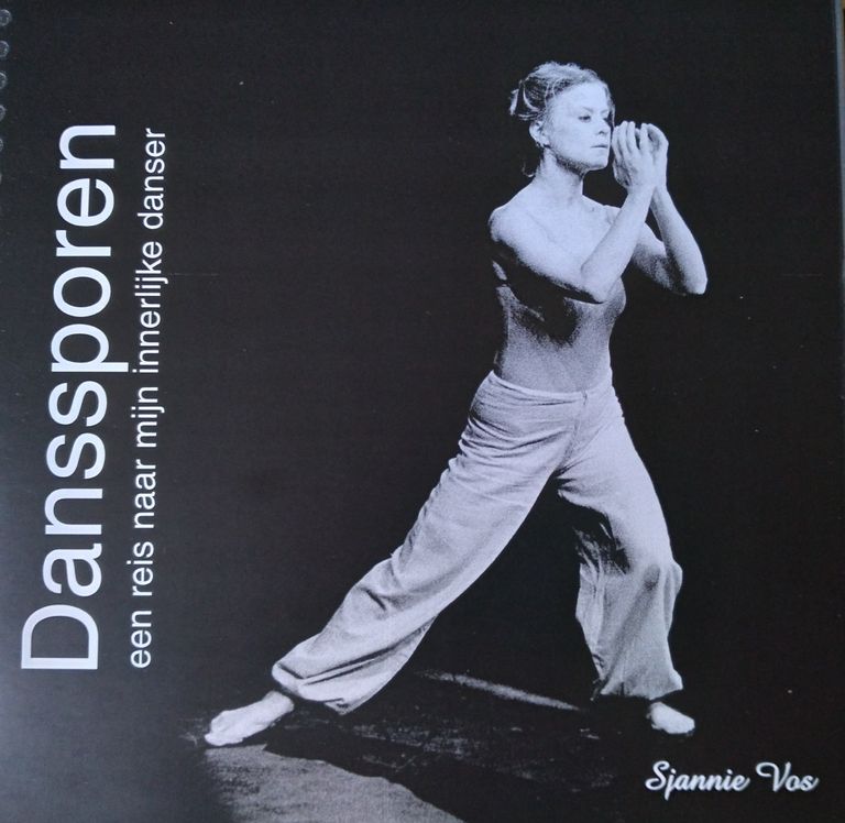 Danssporen - Een reis naar de innerlijke danser"  [ISBN  978-90-902-5257-5] Sjannie Vos | Autorin    K. Stoye  |Redaktionelle Begleitung  